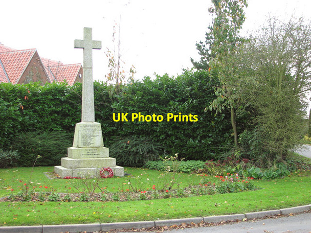 Photo 6"x4" The war memorial in Weasenham St Peter Weasenham St Peter c2014