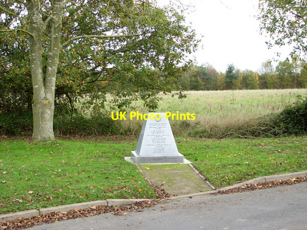 Photo 6"x4" RAF memorial Weasenham St Peter c2014