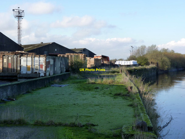 Photo 6"x4" Trentside wharf Gainsborough\/SK8189 c2014