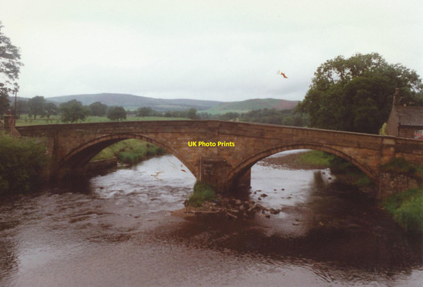 Photo 6"x4" Bolton Bridge crosses the River Wharfe Beamsley c1996