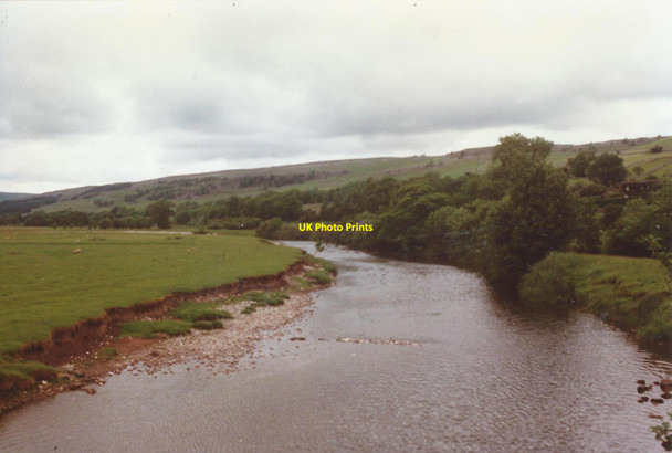 Photo 6"x4" River Wharfe Kilnsey c1996