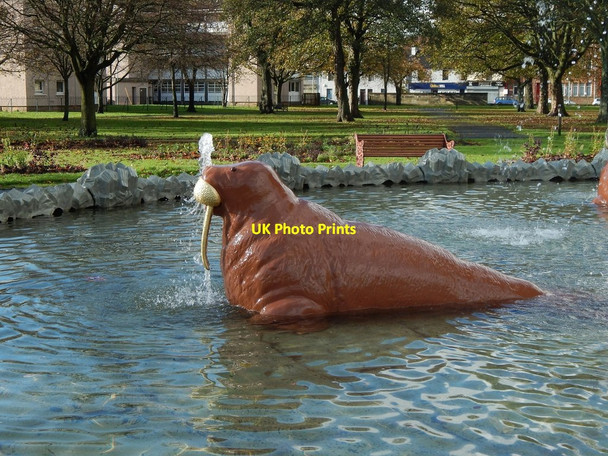 Photo 6"x4" Fountain Gardens: fountain detail Paisley c2014