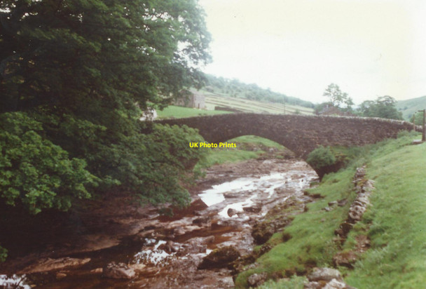 Photo 6"x4" Yockenthwaite Bridge crosses the River Wharfe Yockenthwaite c1996