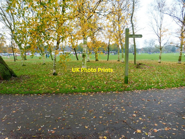 Photo 6"x4" Signpost in recreation ground Woking c2014