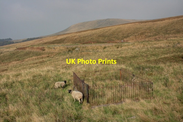 Photo 6"x4" Small Enclosure Burbage\/SK0472 c2014