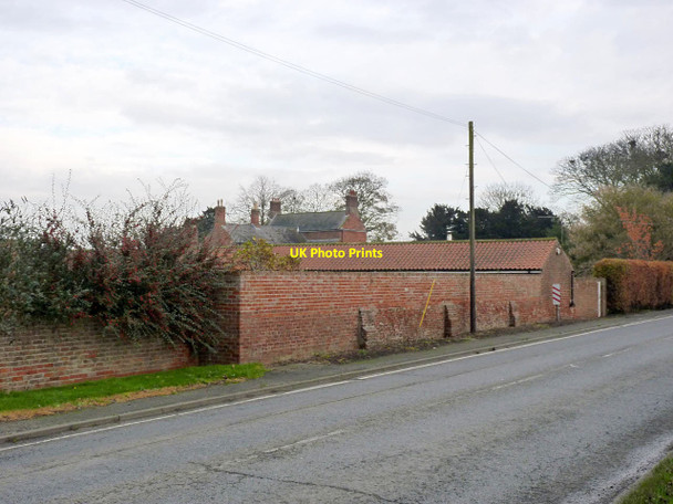 Photo 6"x4" Outbuildings and wall at Hubbert's Bridge Farm Hubbert's Bridge c2014
