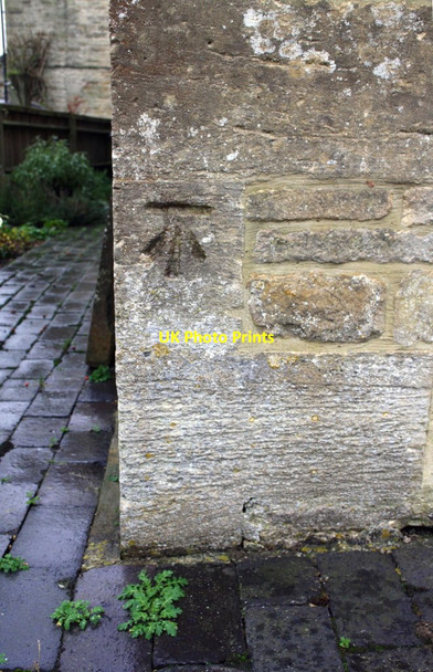 Photo 6"x4" Benchmark on the Baptist Chapel Charlbury c2014