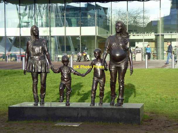 Photo 6"x4" A typical Birmingham family? Lee Bank c2014