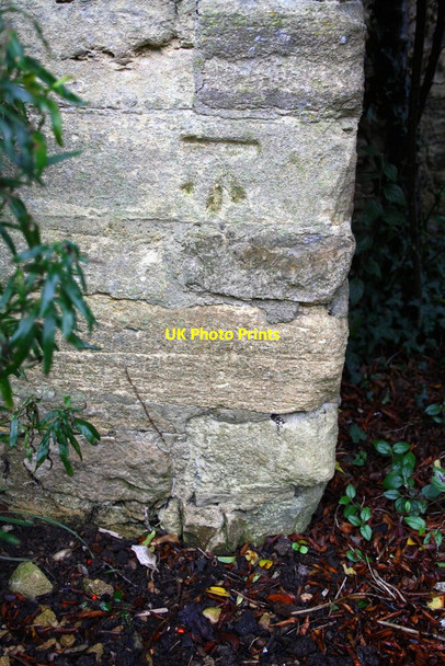 Photo 6"x4" Benchmark on 'Sandys House' Brookend\/SP3221 c2014