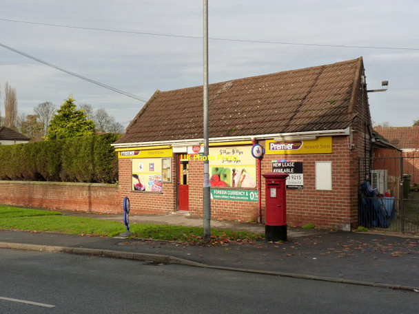 Photo 6"x4" Harworth Stores and Post Office Harworth c2014