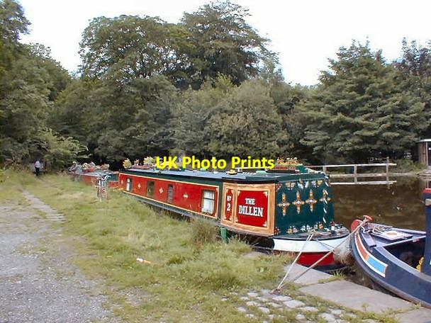 Photo 6"x4" The Dillen Whaley Bridge c1998