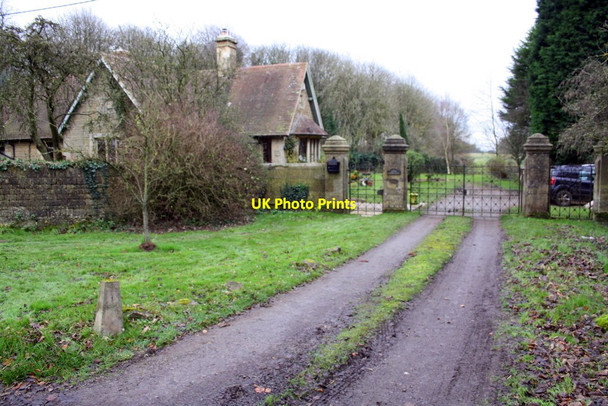 Photo 6"x4" Banbury Lodge and its entrance drive Chipping Norton c2014