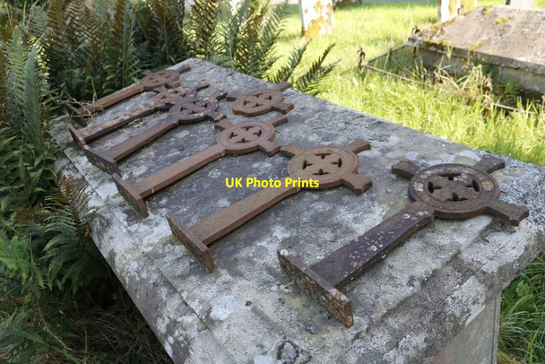 Photo 6"x4" Crosses on the Tomb Glascwm\/SO1553 c2014