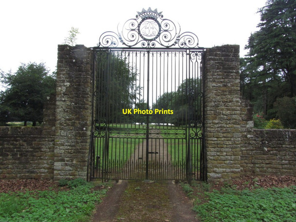 Photo 6"x4" Wrought iron gates at Brewer's Grave near Woolsthorpe by Belvoir Woolsthorpe By Belvoir c2014