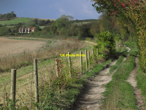 Photo 6"x4" On North Downs Way - View to cottages on Rayner's Hill, Warren Street (close up) Warren Street c2014
