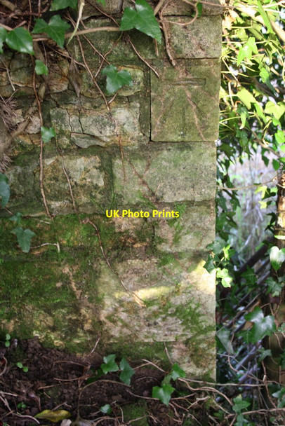 Photo 6"x4" Benchmark on Chipping Norton Road bridge Westend\/SP3222 c2014