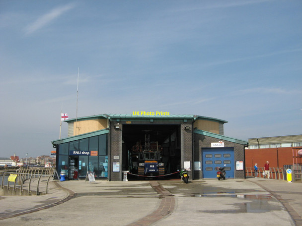 Photo 6"x4" St Annes RNLI Lifeboat Station  Lytham St Anne's c2014