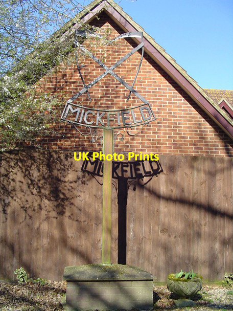 Photo 6"x4" Mickfield village sign Mickfield c2007