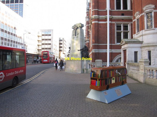 Photo 6"x4" Bus Art, 'The Library' Croydon\/TQ3365 c2015