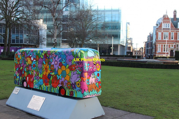 Photo 6"x4" Bus Art, 'At the Bottom of the Garden' Croydon\/TQ3365 c2015 P1