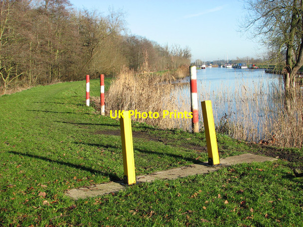 Photo 6"x4" Track beside Langley Dyke Langley Street c2015