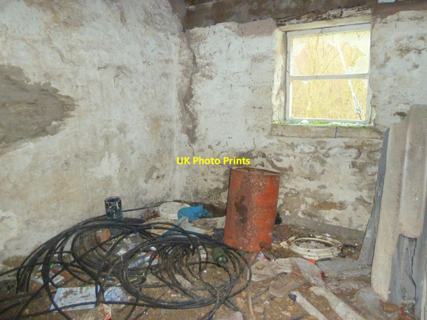 Photo 6"x4" Interior of small building on east bank of Whitendale River Sykes\/SD6351 c2015
