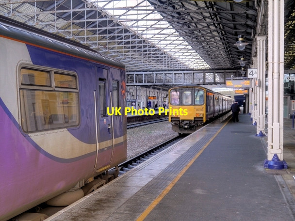 Photo 6"x4" Sprinter at Platform 4a Huddersfield c2015