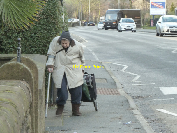 Photo 6"x4" Old lady on Upholland Road, Billinge Billinge c2015