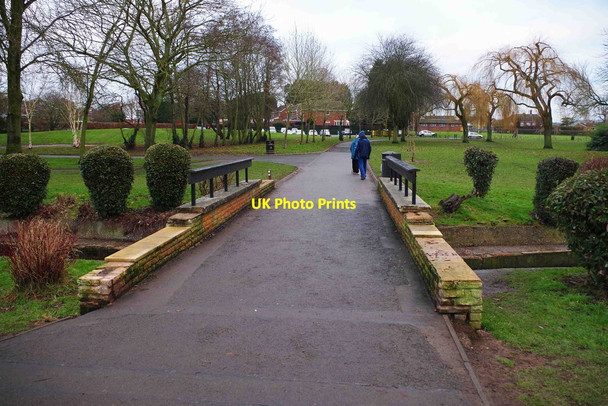 Photo 6"x4" Bridge over the Battlefield Brook, Sanders Park, Bromsgrove, Worcs Bromsgrove c2015
