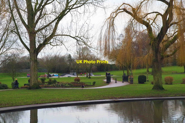Photo 6"x4" A path in Sanders Park, Bromsgrove, Worcs Bromsgrove c2015