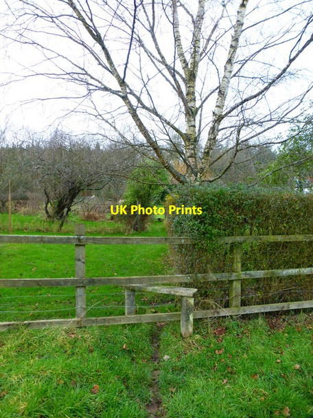 Photo 6"x4" Footpath crosses stile in back gardens Newtown\/SU6112 c2015