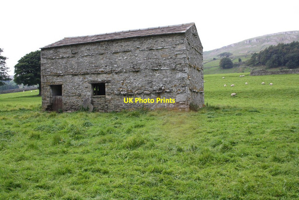 Photo 6"x4" Barn in field between Newbiggin and Nappa Newbiggin\/SD9591 c2014