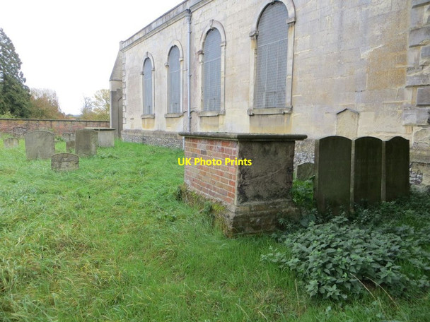 Photo 6"x4" Tomb on the north side Wallingford c2014