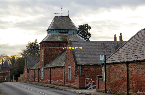 Photo 6"x4" Farm buildings at Manor Farm Oldcotes c2015