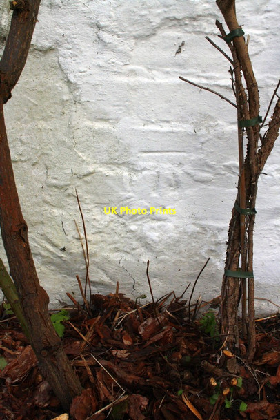 Photo 6"x4" Benchmark on 'Guys House' Drayton St Leonard c2015