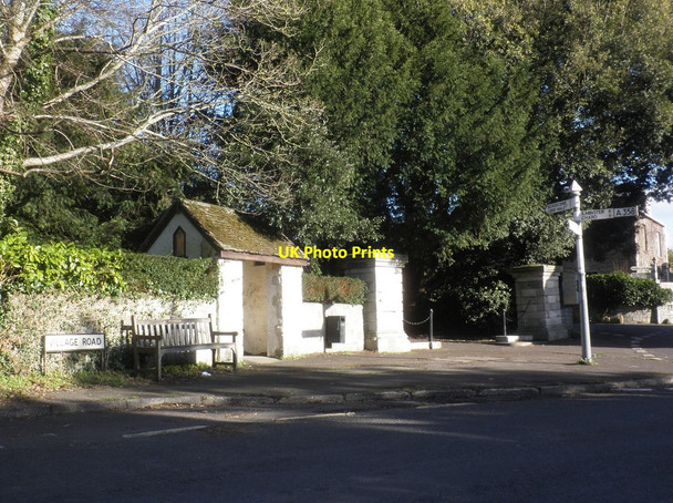 Photo 6"x4" Bus shelter, Hatch Beauchamp Hatch Beauchamp c2015