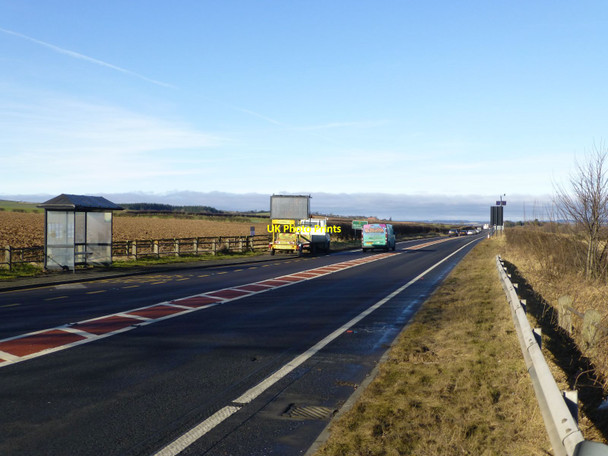 Photo 6"x4" Bus stop on the A1 Fenwick\/NU0640 c2015