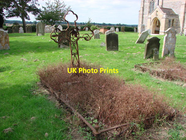 Photo 6"x4" Unusual metal cross in Dilham churchyard Dilham c2007