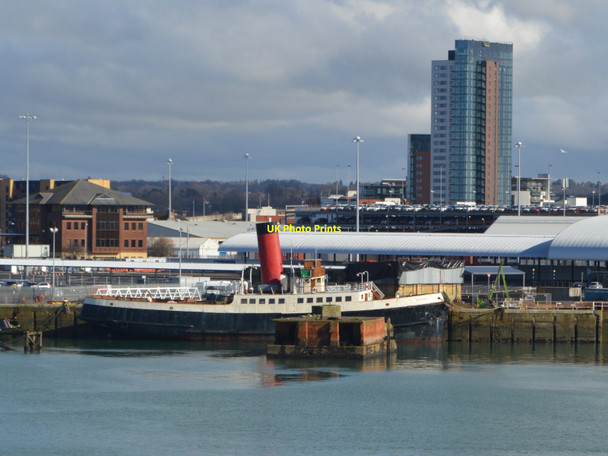 Photo 6"x4" Tugtender Calshot Ocean Village c2015