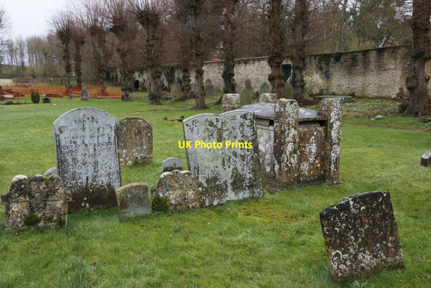 Photo 6"x4" Last of the Graves Burford\/SP2512 c2015