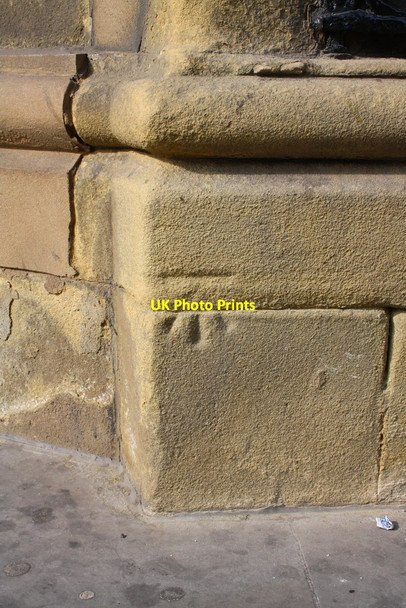 Photo 6"x4" Benchmark on #81 King Street Manchester c2014