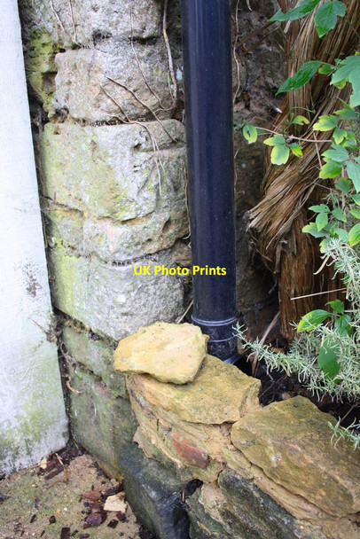 Photo 6"x4" Benchmark on 'Rowston Cottage' Enstone c2014
