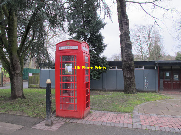 Photo 6"x4" Crystal Palace Park: disused phone box Penge c2015