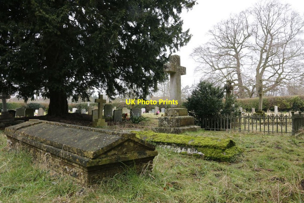 Photo 6"x4" Tombs and Cross South Stoke\/SU5983 c2015