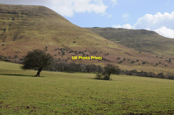 Photo 6"x4" Below the Black Mountains Llanelieu c2015