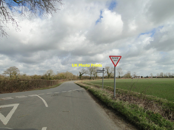 Photo 6"x4" Junction with fingerpost to Bedingham and Eye Kenton Corner c2015