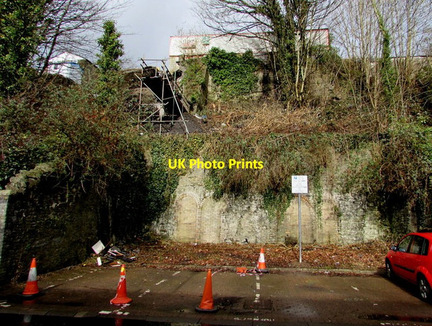Photo 6"x4" Unstable hillside above Ynysangharad Road, Pontypridd Pontypridd\/ST0789 c2015