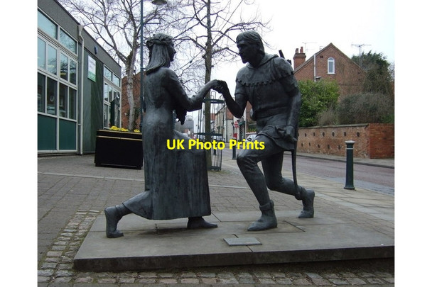 Photo 6"x4" Statue of Robin Hood and Maid Marion, Edwinstowe Edwinstowe c2015