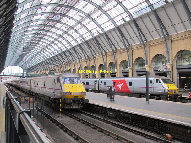 Photo 6"x4" Changing operators at Kings Cross London c2015