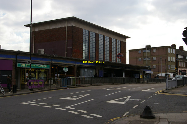 Photo 6"x4" Acton Town underground station Acton\/TQ2080 c2015
